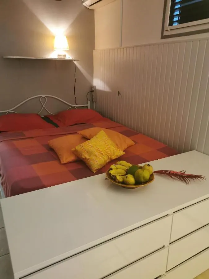 Aux Bonnes Vacances Apartment Lamentin
